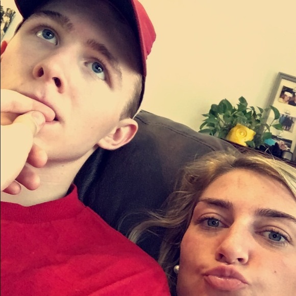 Meet your Posher, Ally - Picture 1 of 1